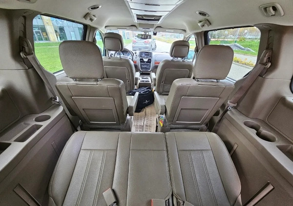 Chrysler Town &amp; Country cena 45000 przebieg: 345000, rok produkcji 2015 z Warszawa małe 106